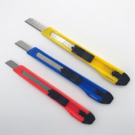 Cutter chico con seguro SX-6